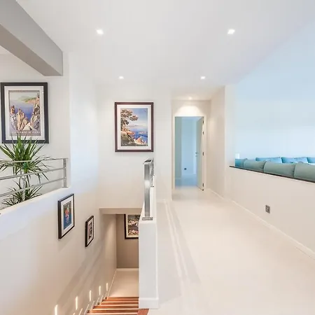 Βίλα Bianca 350m2, 5 Suites, Sea View Pool