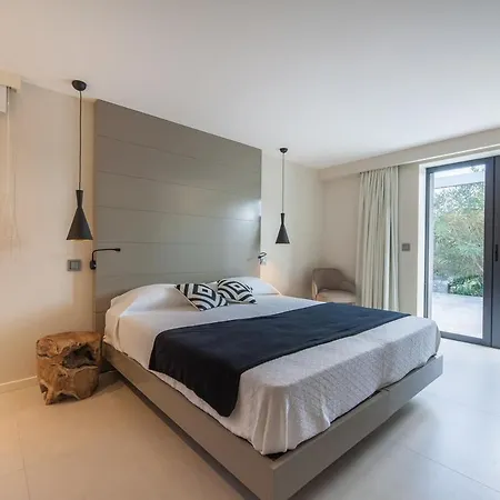 Βίλα Bianca 350m2, 5 Suites, Sea View Pool