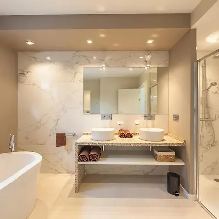 Βίλα Bianca 350m2, 5 Suites, Sea View Pool *