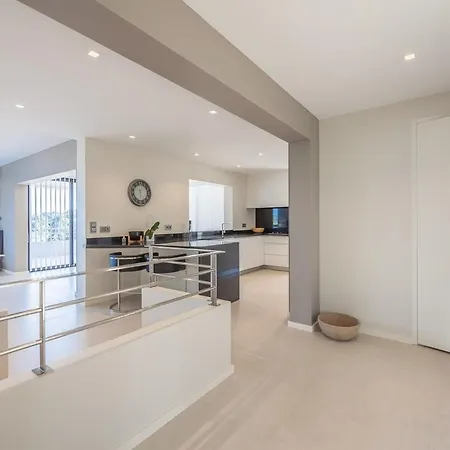 Βίλα Bianca 350m2, 5 Suites, Sea View Pool *