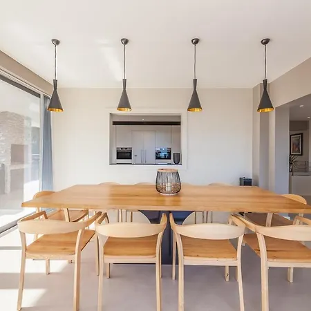 Bianca 350m2, 5 Suites, Sea View Pool
