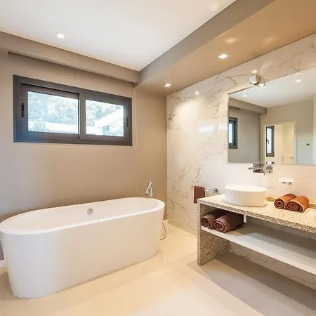 Bianca 350m2, 5 Suites, Sea View Pool *